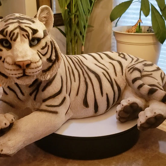 Auction for sale white tiger statue