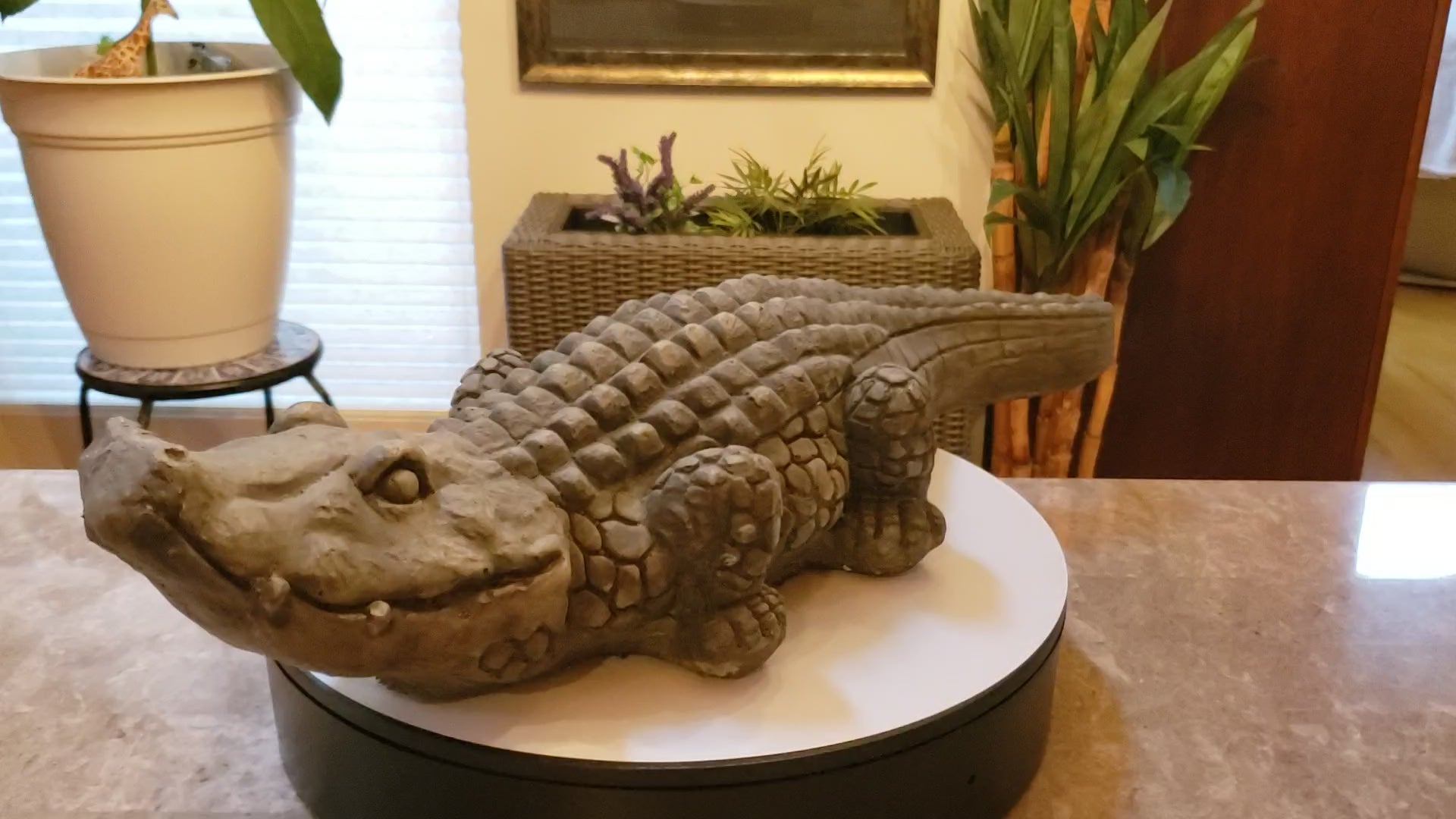 Auction for sale alligator statue