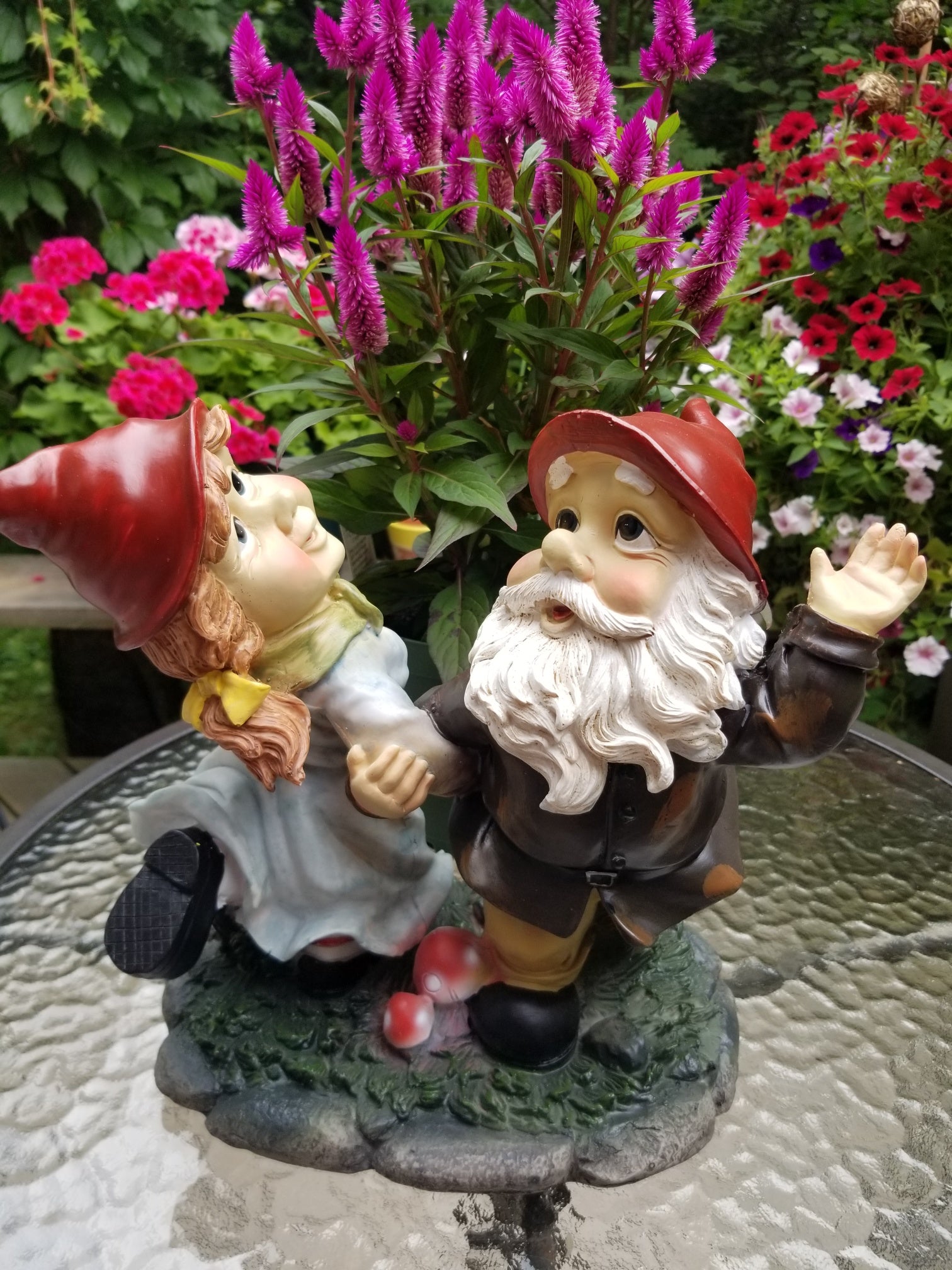dancing duo gnome statue for sale