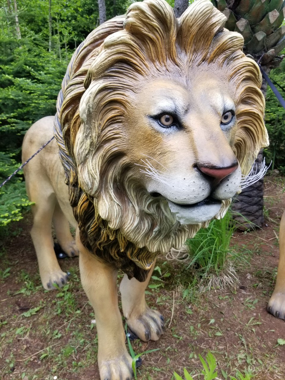 grand scale lion statue for sale